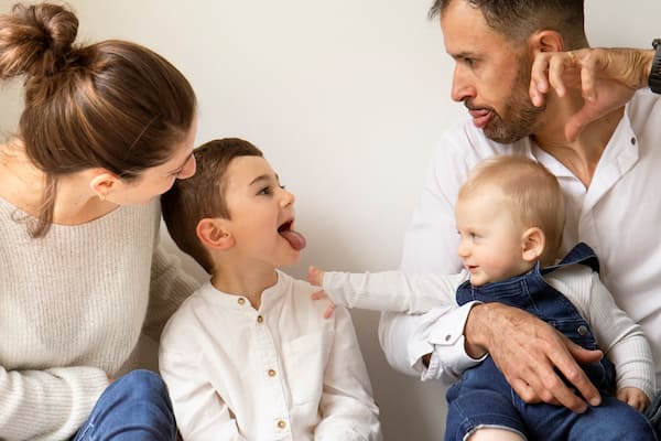 Séance photo en famille avec enfant à Chambéry
