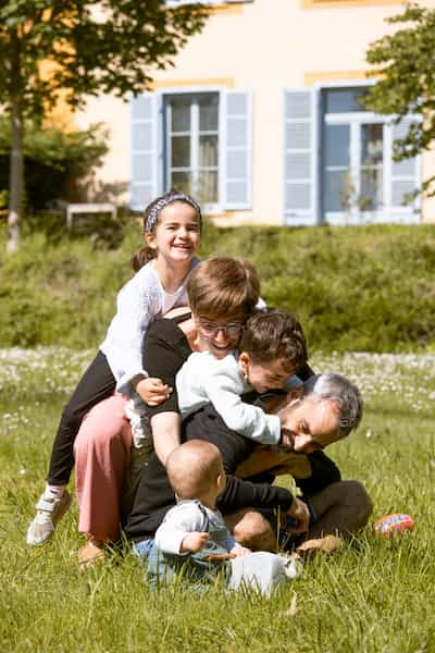 Photographe de famille à Lyon. Parents et enfants